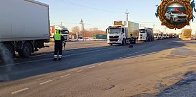 «Все, вперед!»: Из Краснощеково колонной начали двигаться грузовики, которые скопились в ожидании открытия трассы 