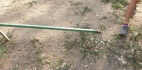 На опасной дворовой площадке в Орске поранился ребенок