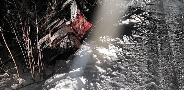 В Оренбургской области пьяный водитель без прав врезался в мост — погибла пассажирка