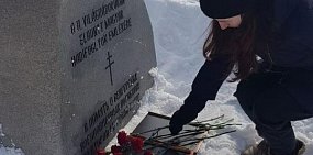 Орские активисты «Молодой гвардии Единой России» возложили цветы на могилу гитлеровских солдат. Так была проведена акция «Защити память героев»