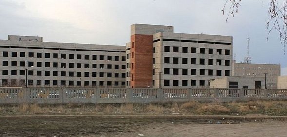 Прокуратура требует законсервировать недострой в поселке ОЗТП