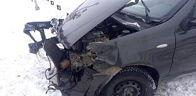 ДТП на железнодорожном переезде: В Оренбургской области грузовой поезд сбил легковушку 