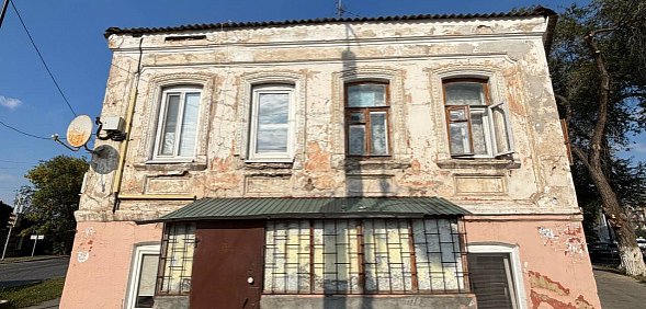 Усадьба Шоля в Оренбурге рушится: Власти требуют ремонта, жильцы — расселения