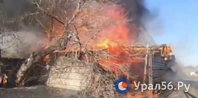 Пожар постройки. Стоп-кадр из видео 