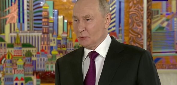 «Россия не собирается воевать с Европой, но если Европа начнет — мы готовы прямо сейчас», — заявил Путин на российско-американских переговорах в Кремле