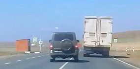 Оренбуржцы нарушают ПДД и попадают на камеры регистраторов