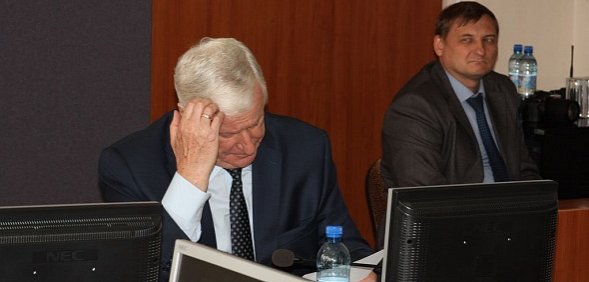 Орские депутаты демонстративно покинули зал заседаний