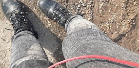 В Оренбурге полиция заинтересовалась инцидентом с водителем автобуса, который силой выставил девушку из автобуса и уронил в грязь