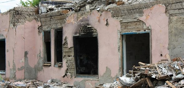 Опасные развалины: Угрожают ли орчанам разрушенные дома? 
