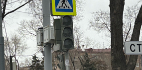 На одной из главных улиц Оренбурга вышли из строя светофоры из-за короткого замыкания