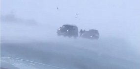 Водители сообщают о метели и плохой видимости на дорогах Оренбургской области (видео)