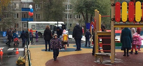 В Оренбурге открыли первый двор, благоустроенный по проекту «Городская среда»