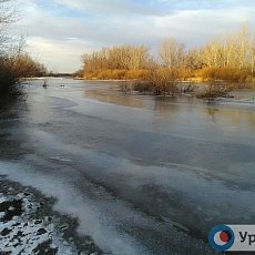 Река Урал в районе Орска, 18.11.2018
