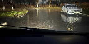 В Оренбурге улицу Юных Ленинцев топит даже после небольших осадков