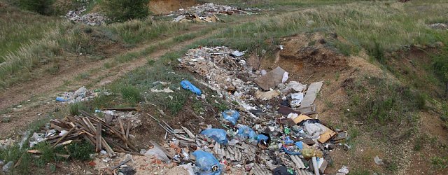Стихийная свалка возле одного из орских поселков