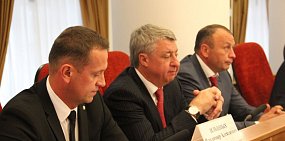 На заседание Заксоба Оренбургской области приехали депутаты из Свердловской области