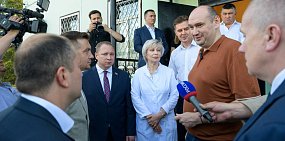 Евгений Солнцев в Новотроицке. Фото правительства региона 