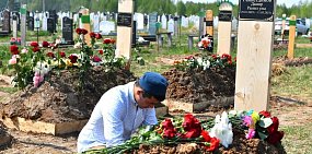 В Казани простились с погибшими при стрельбе школьниками и учительницами