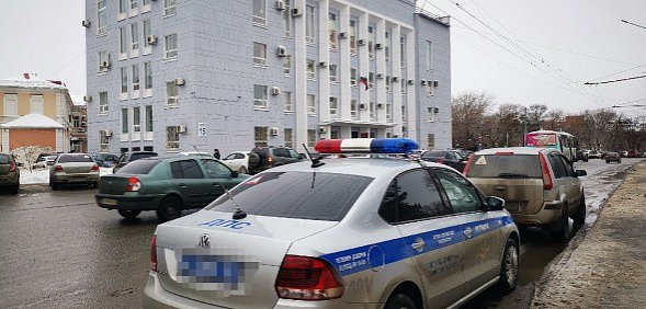 У здания суда