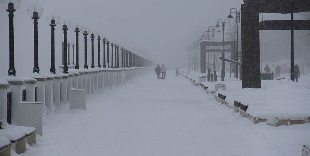 Метель в Оренбурге, набережная реки Урал, фото: архив