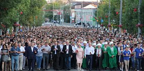 В Оренбурге 5 тысяч человек зажгли свечи в память о начале войны