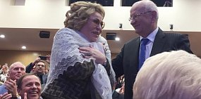Аппарат губернатора намерен закупить сотню пуховых платков. Некоторые стоят 25 тыс за штуку