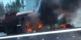 Очевидцы: Под Оренбургом легковушка въехала в грузовик, перевозивший топливо