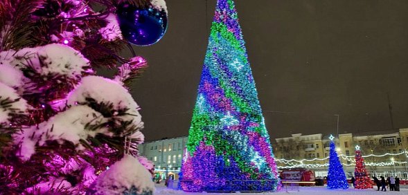 Новогодний городок в Оренбурге 23.12.2025