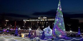 Новогодний городок в Оренбурге. Фото из архива