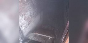 Подвал общежития на улице Щебеночной неделю назад затопила вода, до сих пор аварию никто не устранил
