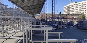 На площади Ленина в Оренбурге собирают большую арену из четырех секторов