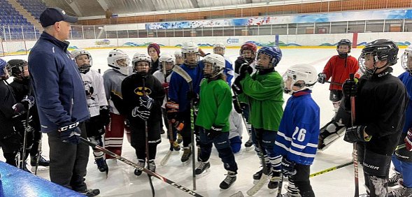 Будущее детских хоккейных команд Оренбурга под вопросом? Жалобы родителей и комментарий руководства 