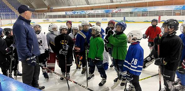 Будущее детских хоккейных команд Оренбурга под вопросом? Жалобы родителей и комментарий руководства 