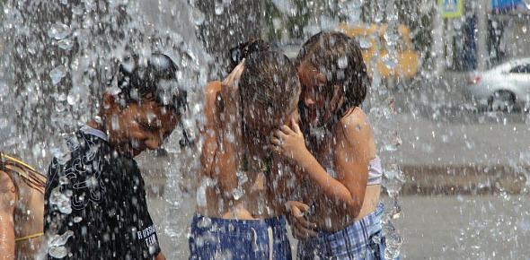 Жители Оренбургской области в жару