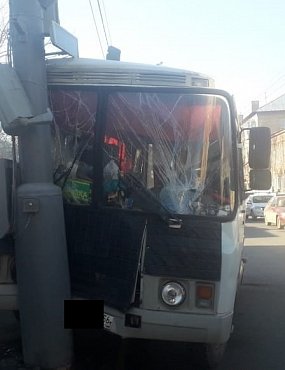 В ДТП в Оренбурге попал пассажирский автобус. Пострадали 8 человек