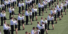 В Орске станцевали Вальс Победы: фото и видео Урал56.Ру