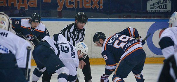 ХК «Южный Урал» обыграл лидера чемпионата ВХЛ — «Динамо СПб»