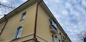 Инспекция госохраны ОКН через суд добилась демонтажа кондиционера с фасада дома по ул. Богдана Хмельницкого