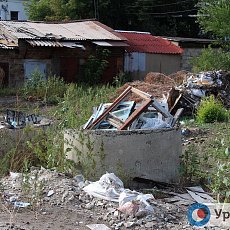 Мимо этих красот дети идут в школу и детсад