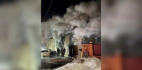 Пожар на Бульваре Юности. Фото МЧС по Оренбургской области