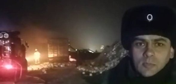 Кадры с места ДТП на трассе М-5 «Урал» в Оренбургской области, где загорелись три фуры и погиб человек