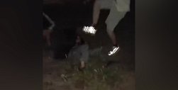 Толпа подростков избила и ограбила двух мужчин в Новотроицке. Происходящее они снимали на видео