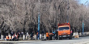 Центр Орска освобождают от мусора и грязи