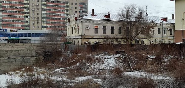 История длиною в 20 лет. В центре Оренбурга начали засыпать котлован Атриума