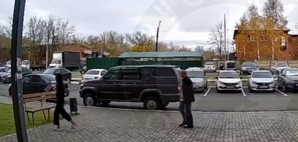 В Оренбурге мужчина якобы преследовал 10-летнюю девочку? Ситуация попала на камеры видеонаблюдения