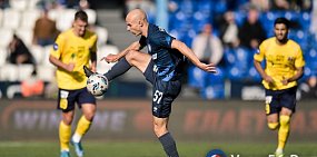 Полузащитник ФК «Оренбург» Евгений Болотов забил гол ударом с середины поля