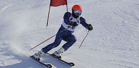 В центре активного отдыха «Гребени» состоялось открытое первенство по горным лыжам среди любителей 