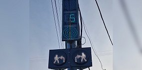 Еще на трех перекрестках в центре Орска появились новые светофоры с бело-лунными секциями