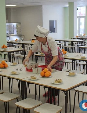 Школьников Оренбурга наконец-то обеспечат полноценными обедами. За решением проблемы стоят прокуратура и «Единая Россия»