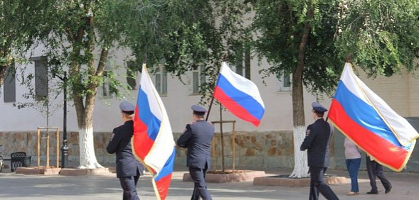 «Это не какая-то формальная обязанность»: 1 сентября в школах Оренбургской области начнется с поднятия флага и исполнения гимна РФ